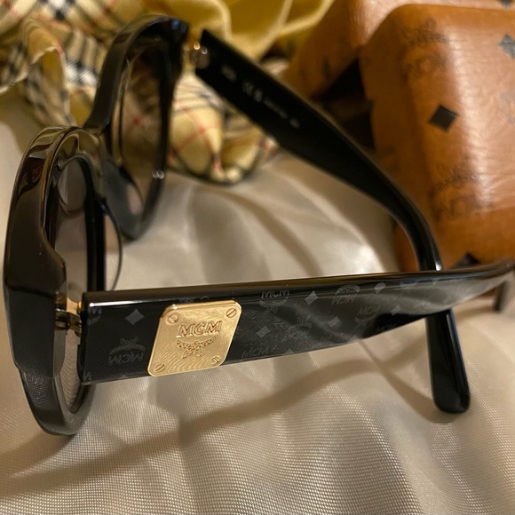 MCM NEW AUTHENTIC Sunglasses Made in Italy. Original Hard Case No Box - Picture 3 of 15